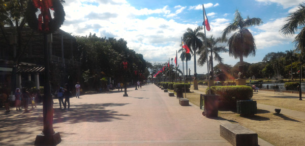 Rizal park top famous places in the philippines