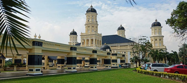 Where is Masjid Sultan Abu Bakar Johor Bahru